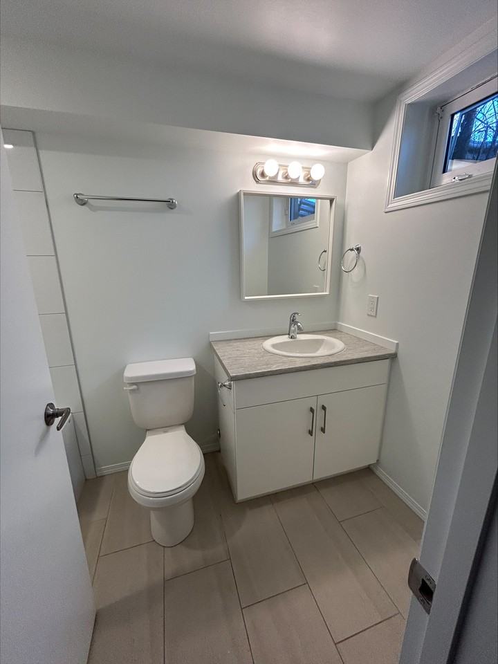 1 MONTH FREE – 4 Bedroom, 2 Bathroom Full House | Northwest Edmonton | SF216 - Photo 5 of 18
