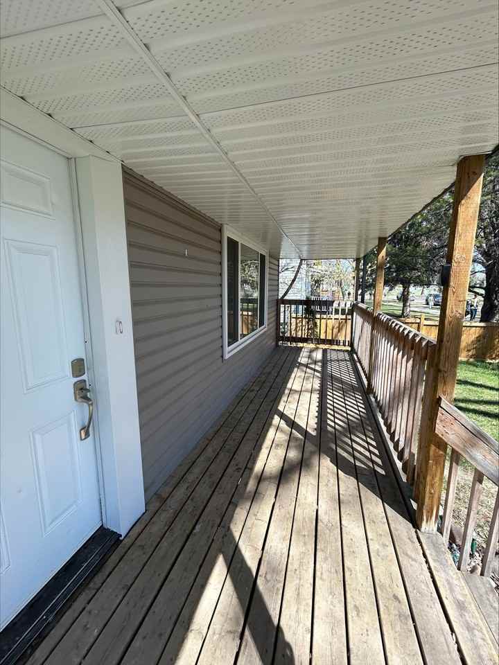 1 MONTH FREE – 4 Bedroom, 2 Bathroom Full House | Northwest Edmonton | SF216 - Photo 3 of 30