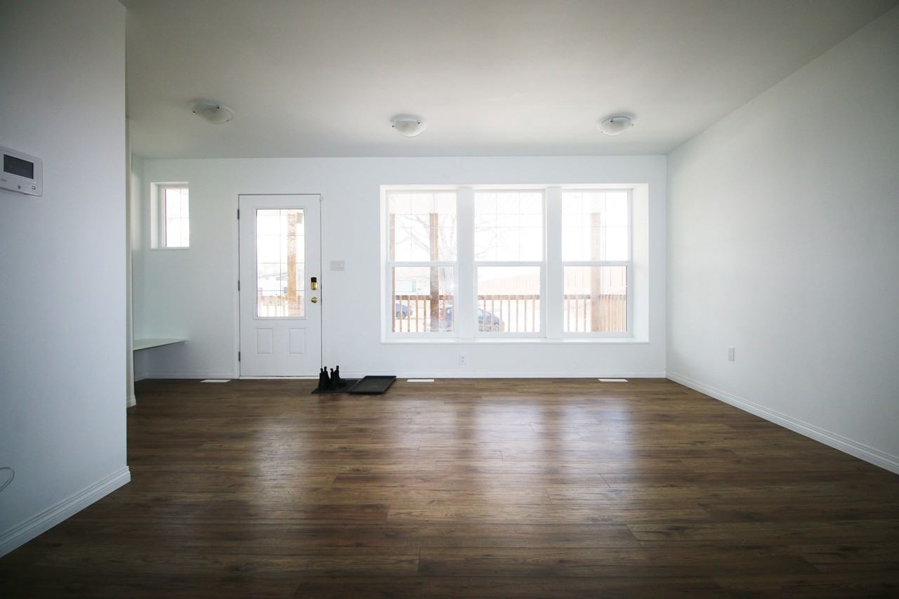 12025 55 St Nw - Photo 3 of 22