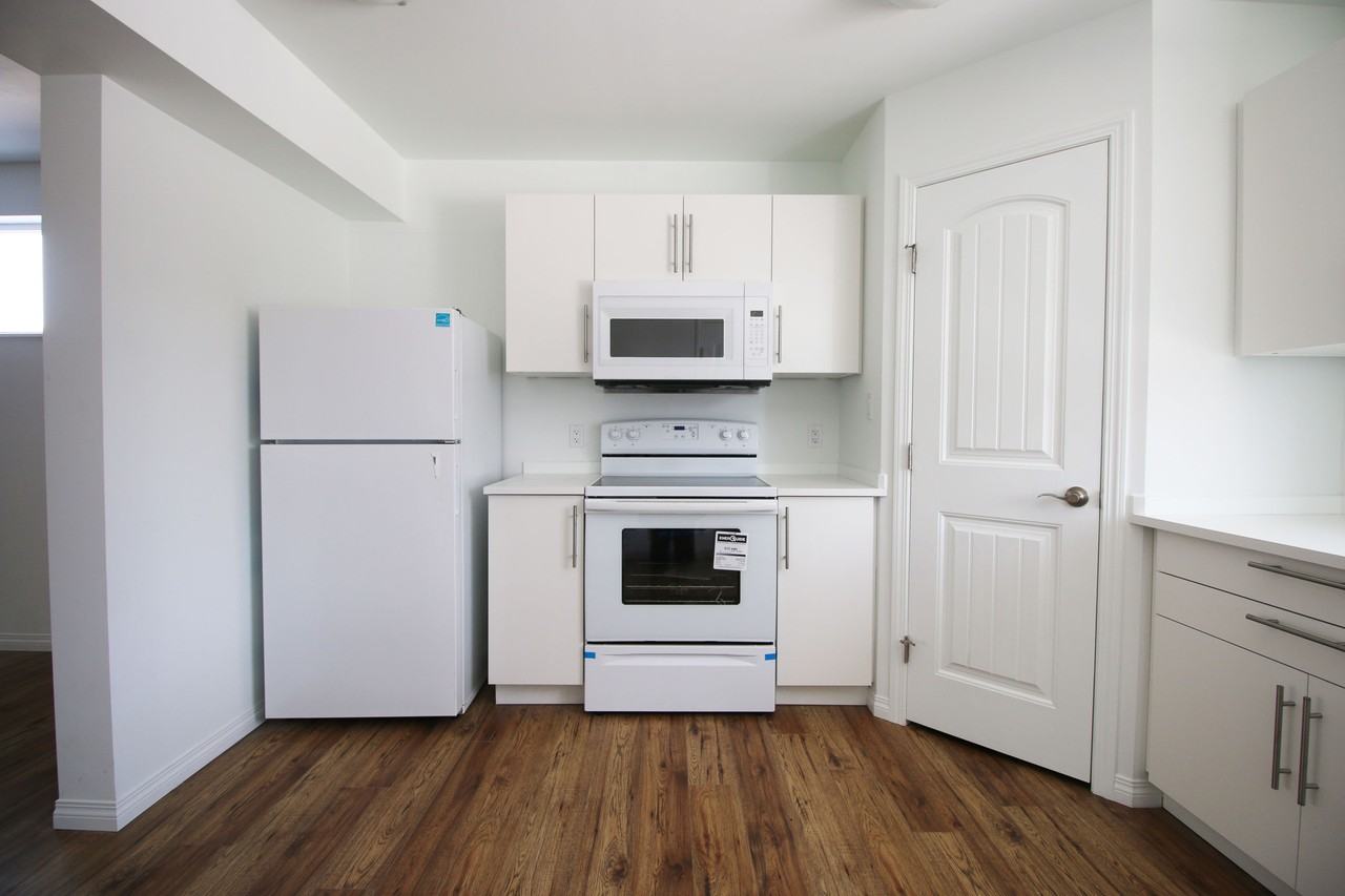 12025 55 St Nw - Photo 5 of 22