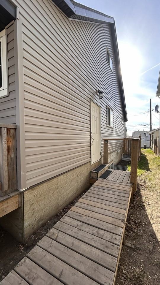 SF221 | 1 Month Free + $100 Off Monthly Rent – 2 Bedroom Basement Suite – North Edmonton - Photo 2 of 20