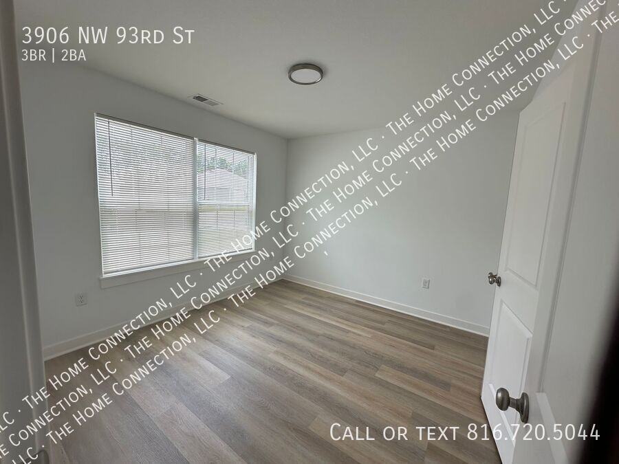 3906 Nw 93rd St - Photo 2 of 22