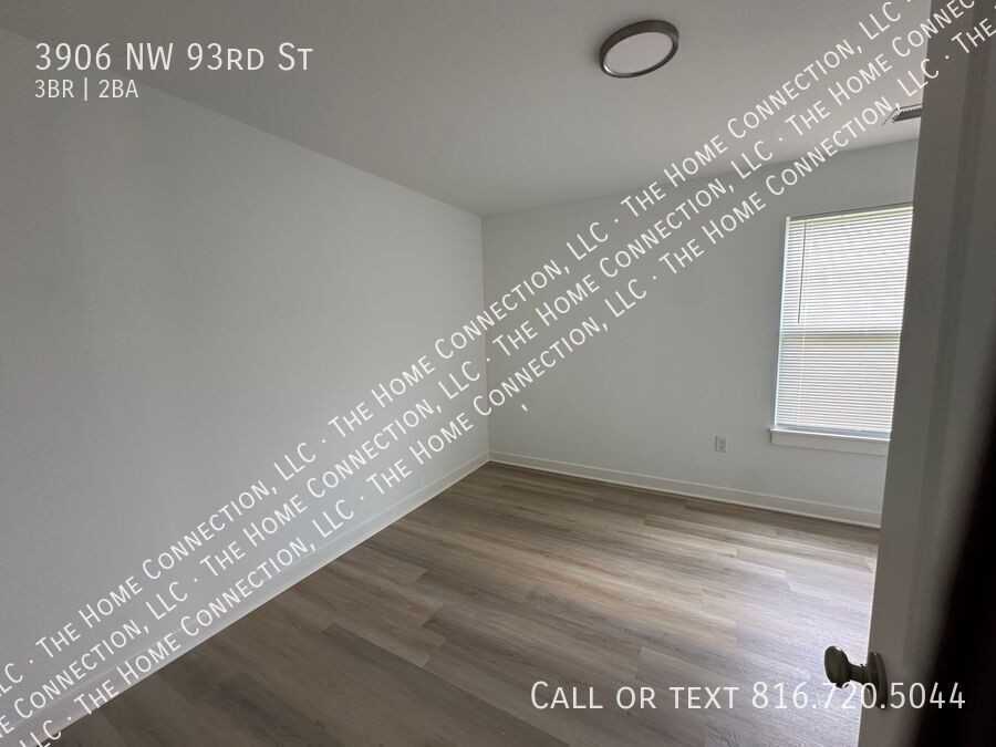 3906 Nw 93rd St - Photo 5 of 22