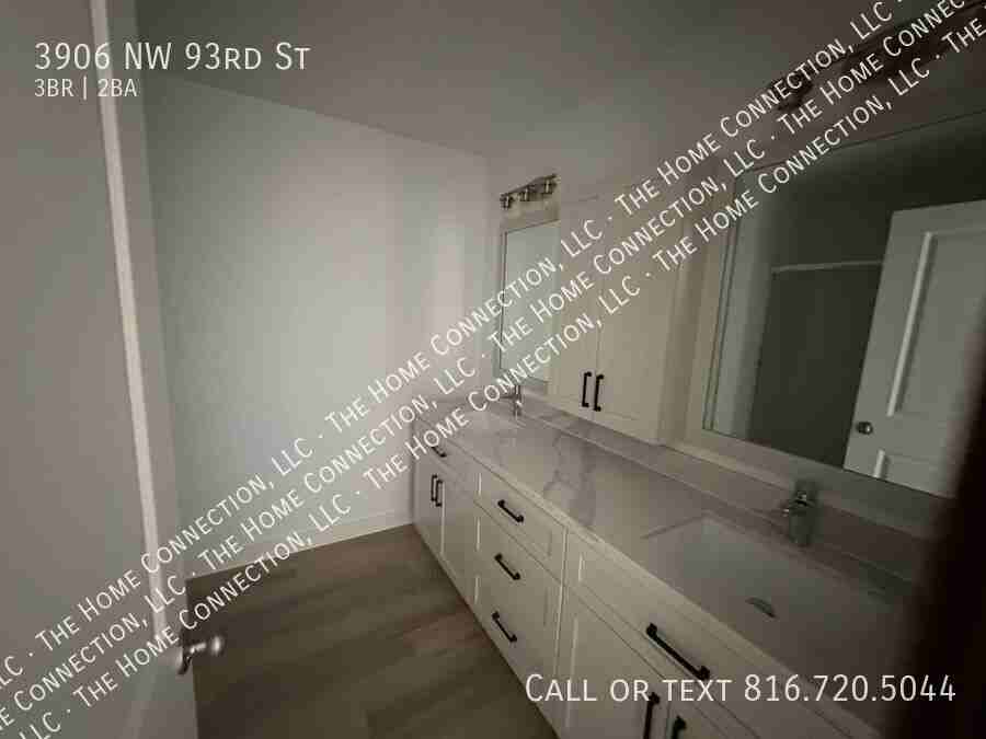 3906 Nw 93rd St - Photo 7 of 22