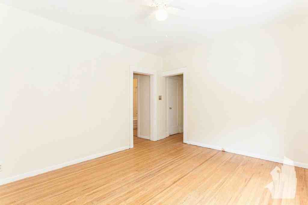 W Barry Ave #N2 - Photo 2 of 8