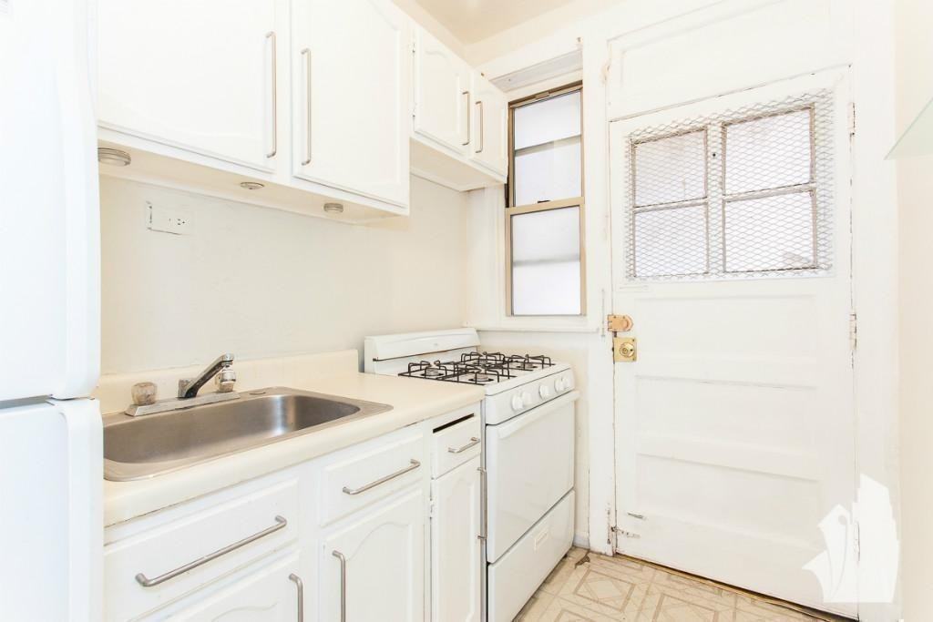 W Barry Ave #N2 - Photo 5 of 8