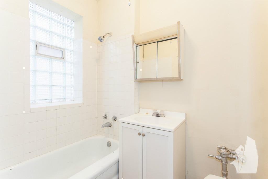 W Barry Ave #N2 - Photo 7 of 8