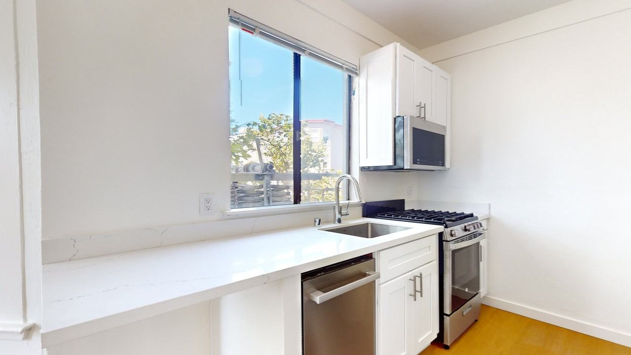 509 Greenwich St - Photo 2 of 23