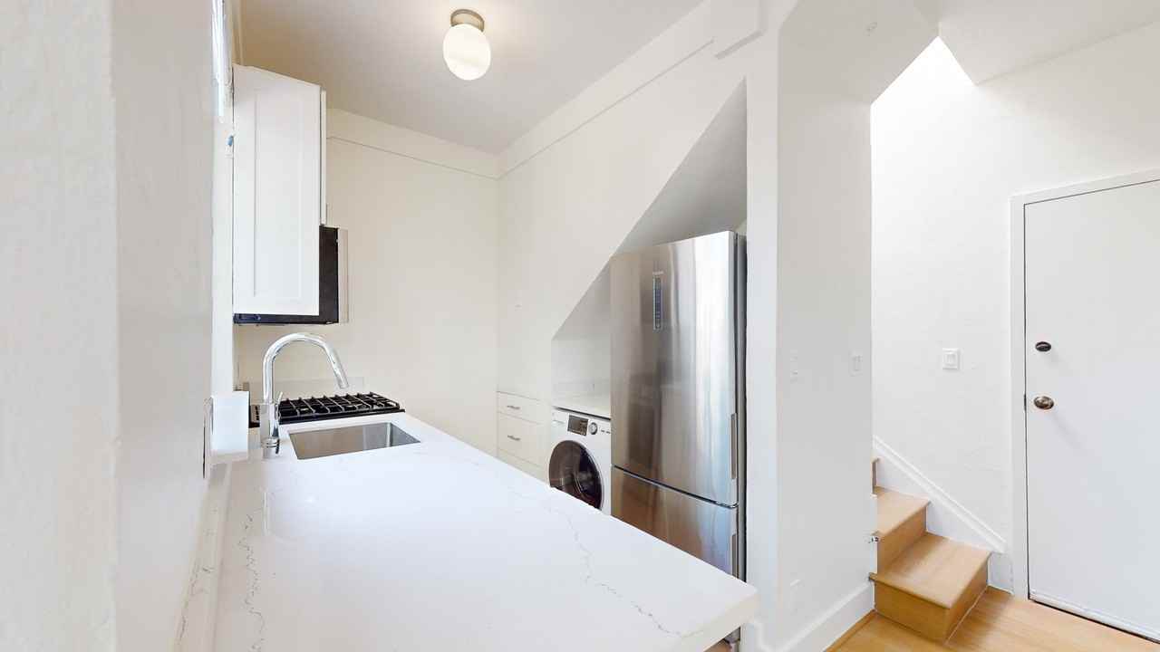 509 Greenwich St - Photo 4 of 23