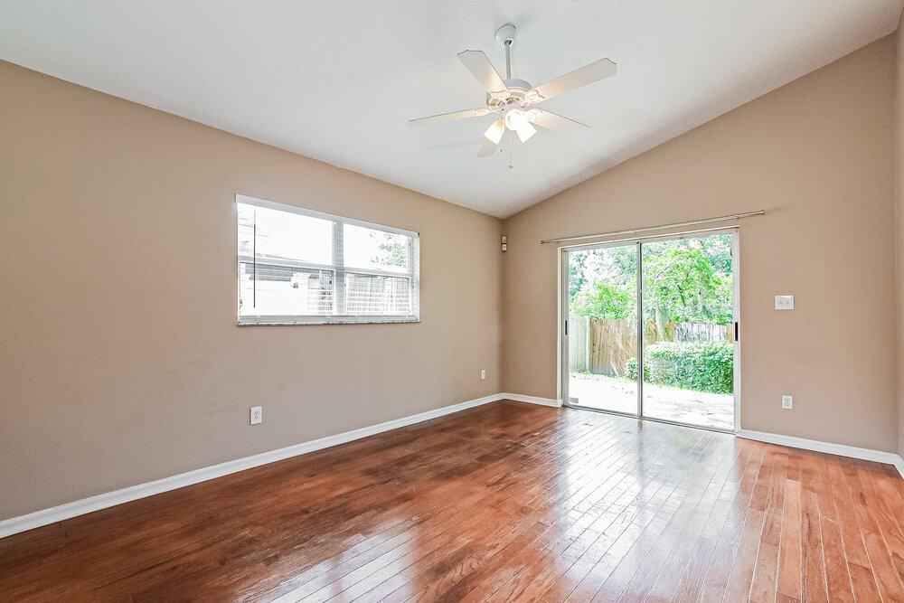 10129 Dean Point Pl - Photo 3 of 16