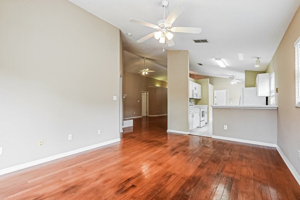 10129 Dean Point Pl - Photo 4 of 16