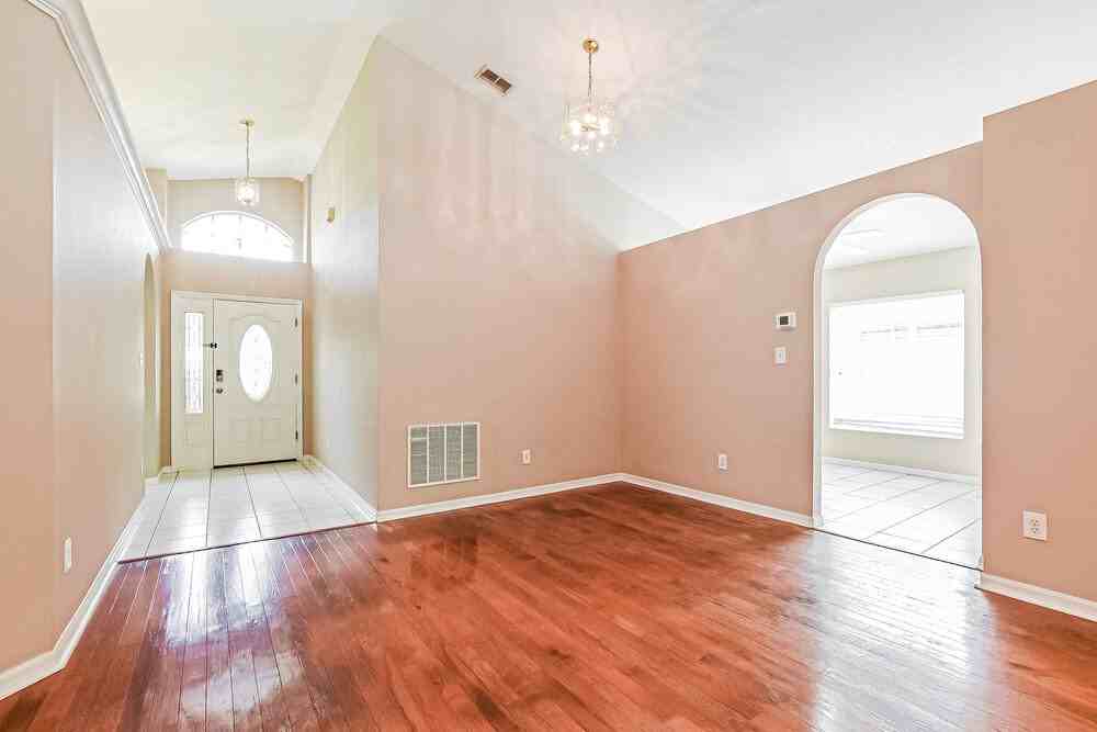 10129 Dean Point Pl - Photo 5 of 16