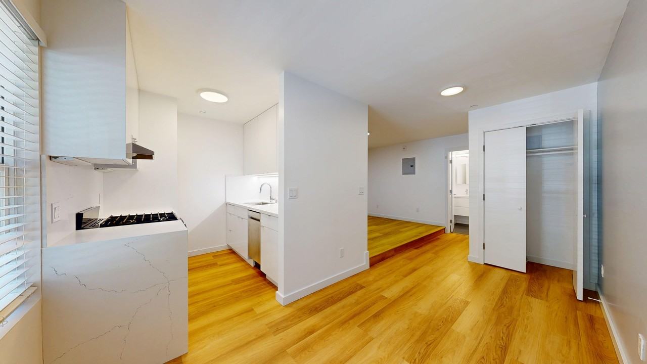 2425 Buchanan St #113 - Photo 5 of 10