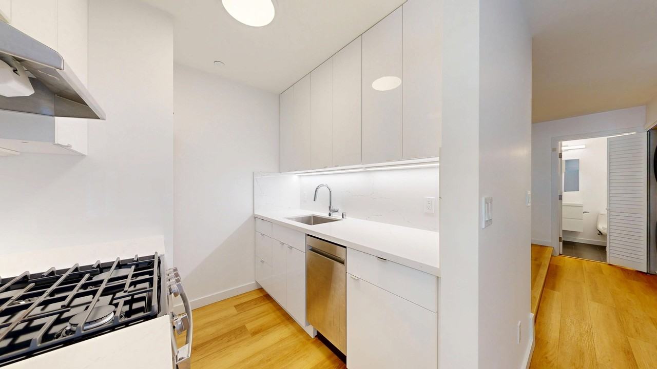 2425 Buchanan St #113 - Photo 7 of 10