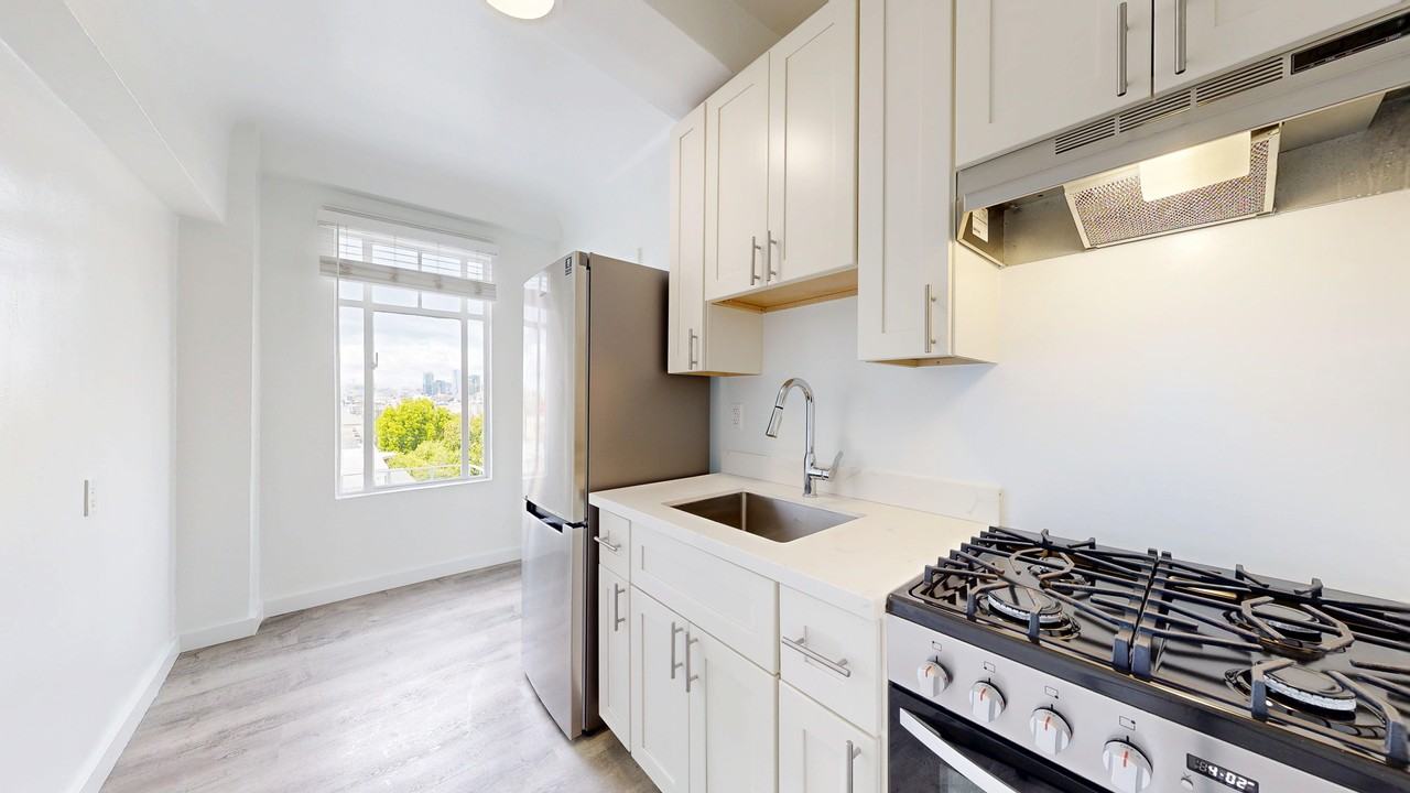 3272 21st St #402 - Photo 2 of 12