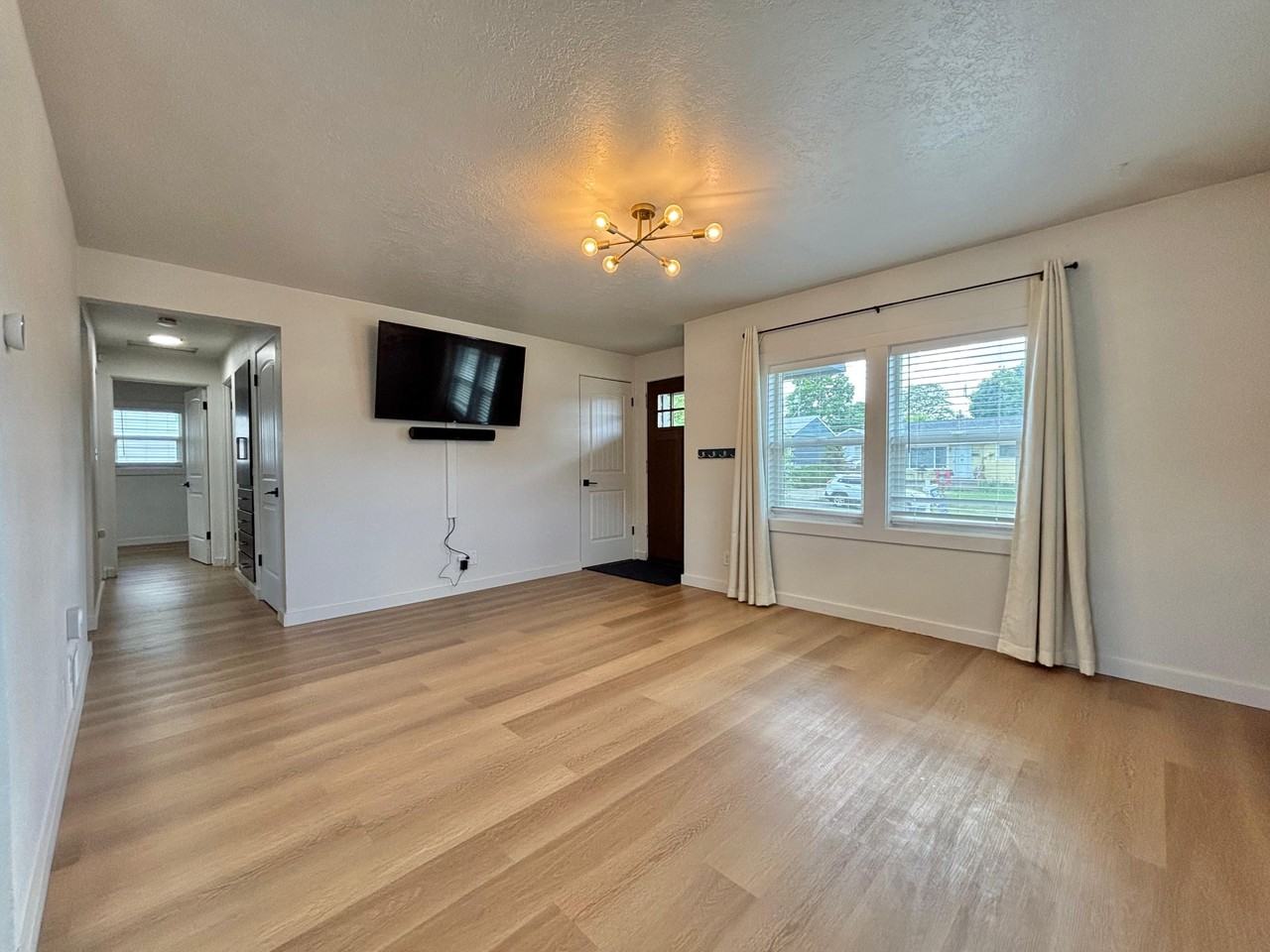 6020 N Elgin St - Photo 5 of 15