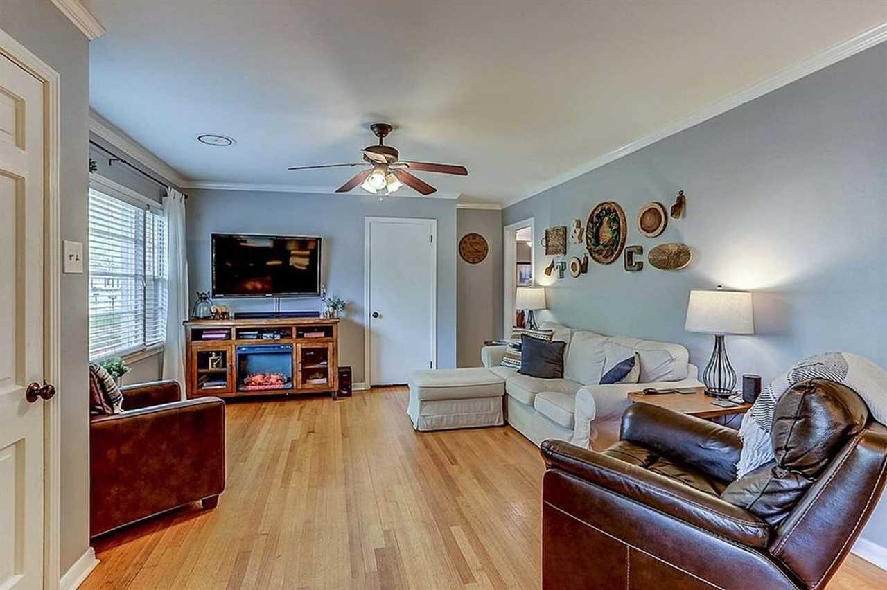1663 Estate Dr - Photo 2 of 11