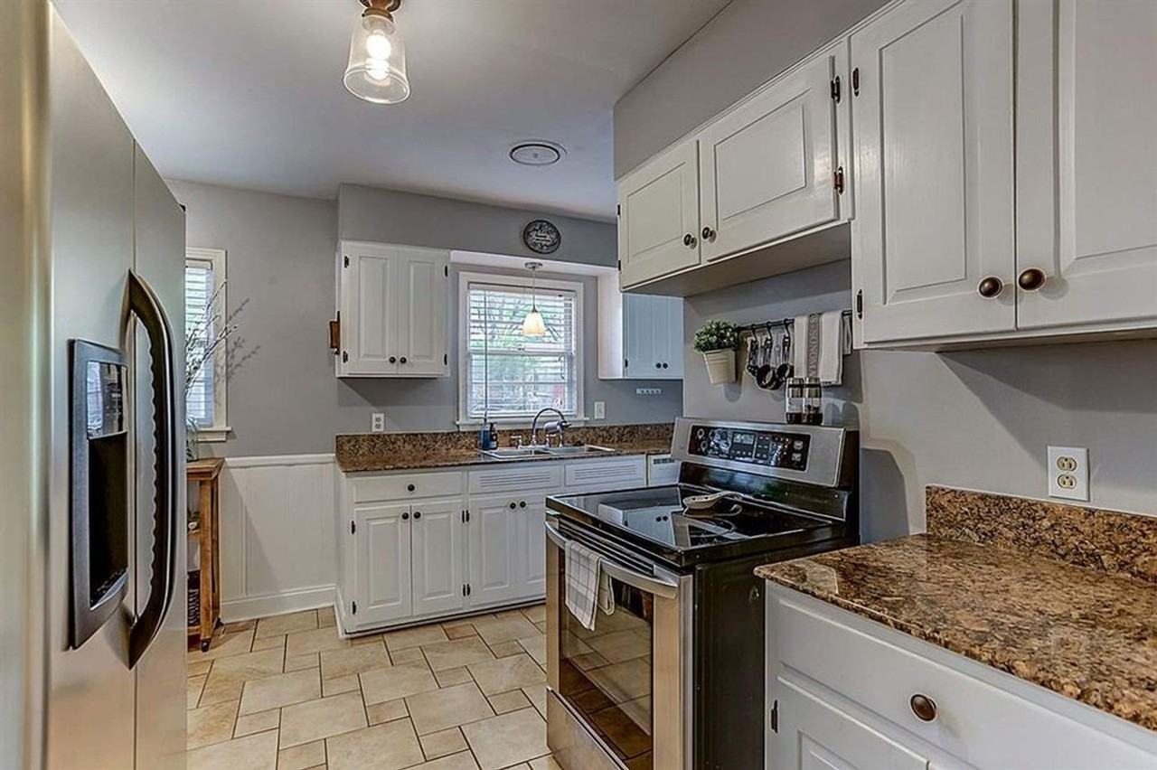 1663 Estate Dr - Photo 4 of 11