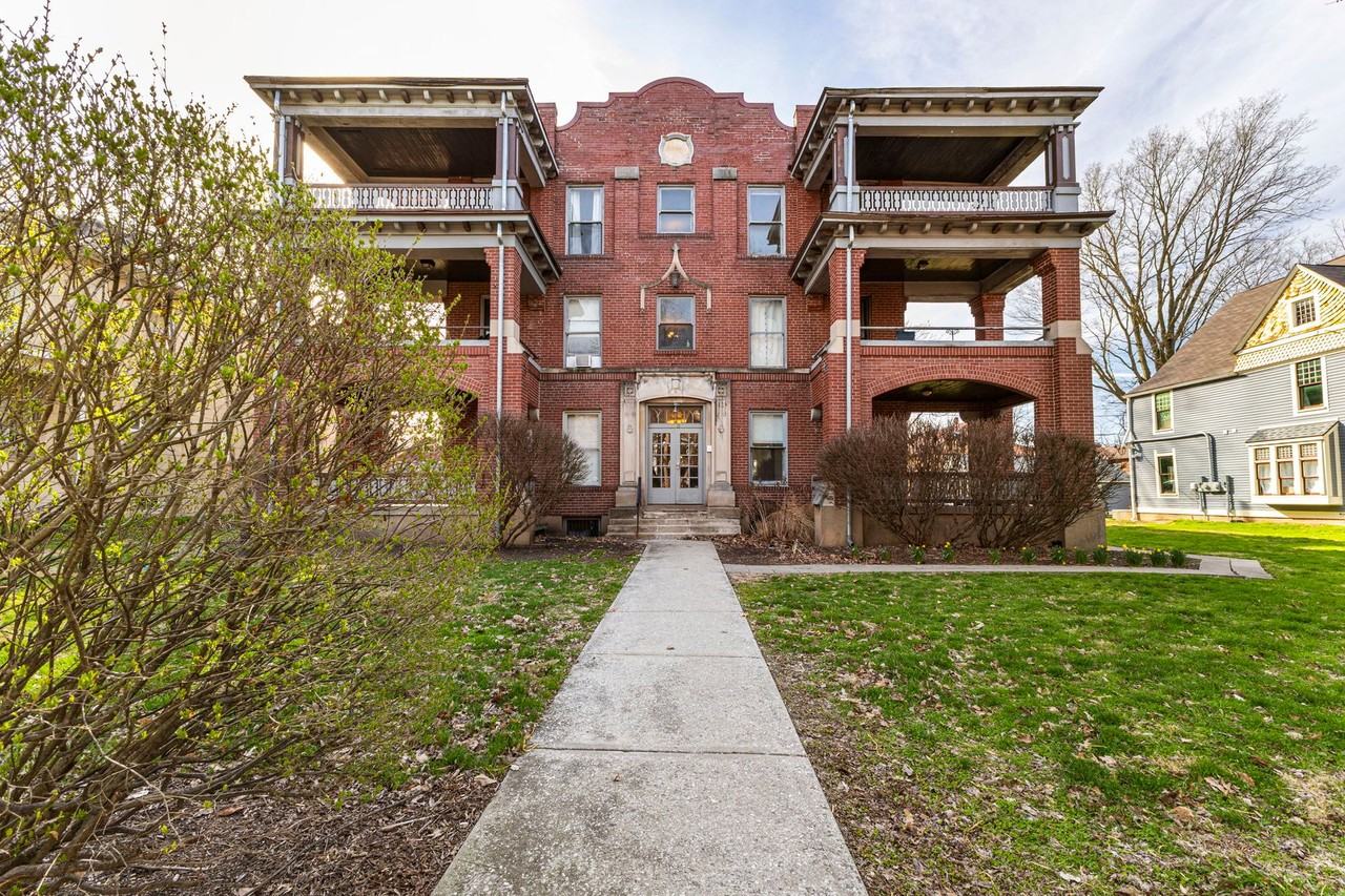 Essex Apartments - Photo 2 of 5
