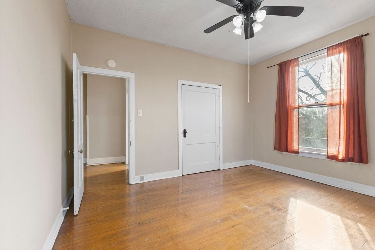 Essex Apartments - Photo 3 of 5