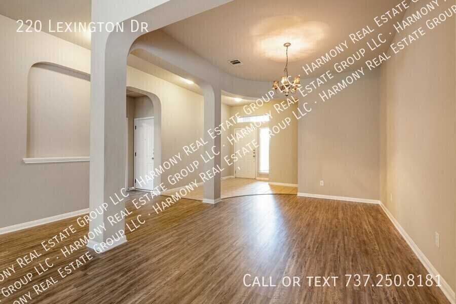 220 Lexington Dr - Photo 3 of 16