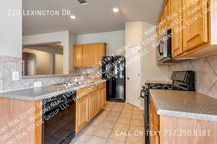 220 Lexington Dr - Photo 7 of 16