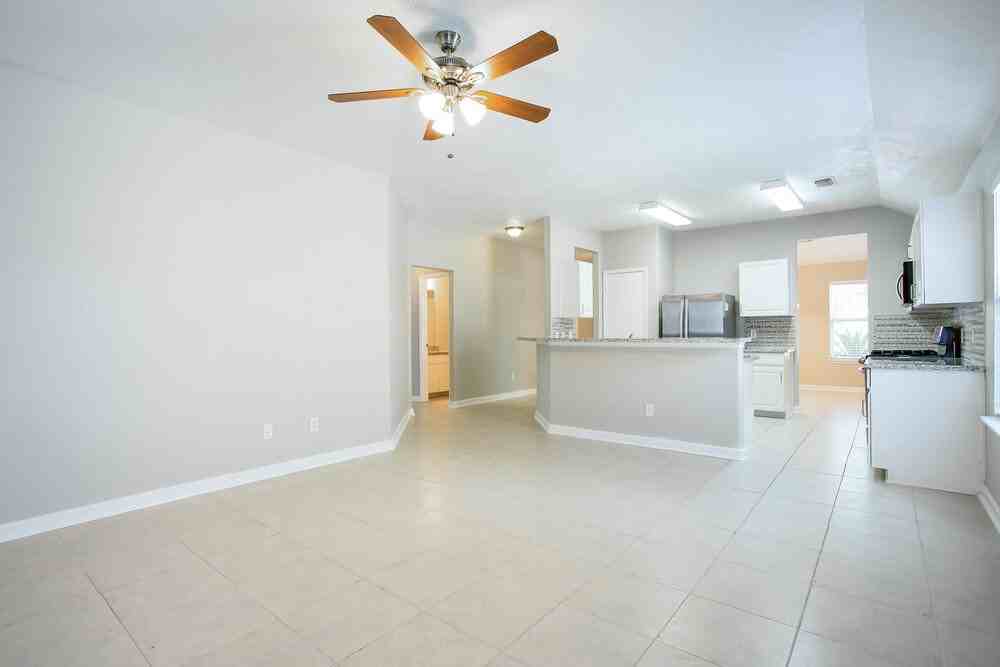 19722 Twin Rivers Dr - Photo 3 of 17