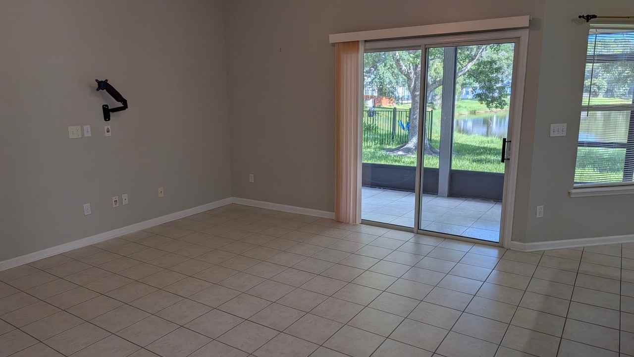963 Beckingham Dr - Photo 7 of 23