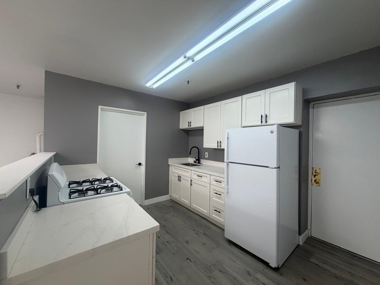 419 Peterson St #419 - Photo 4 of 9