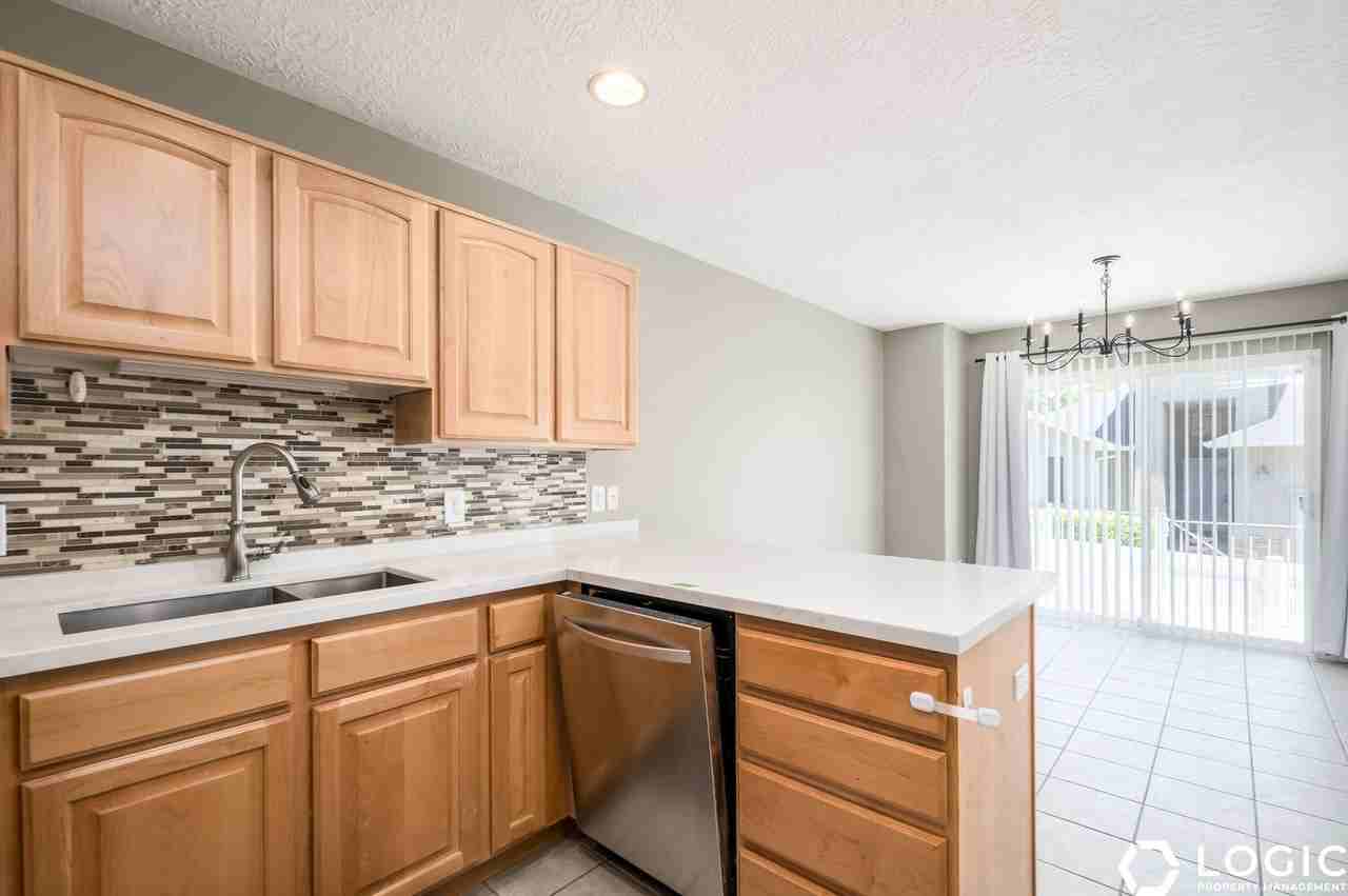 1315 S 1410 E - Photo 4 of 17