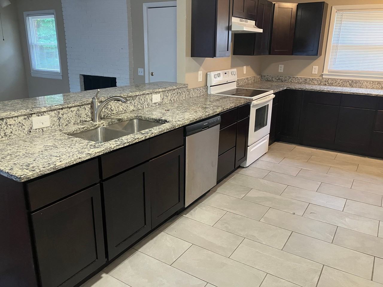 813 Hiawatha Dr - Photo 2 of 13