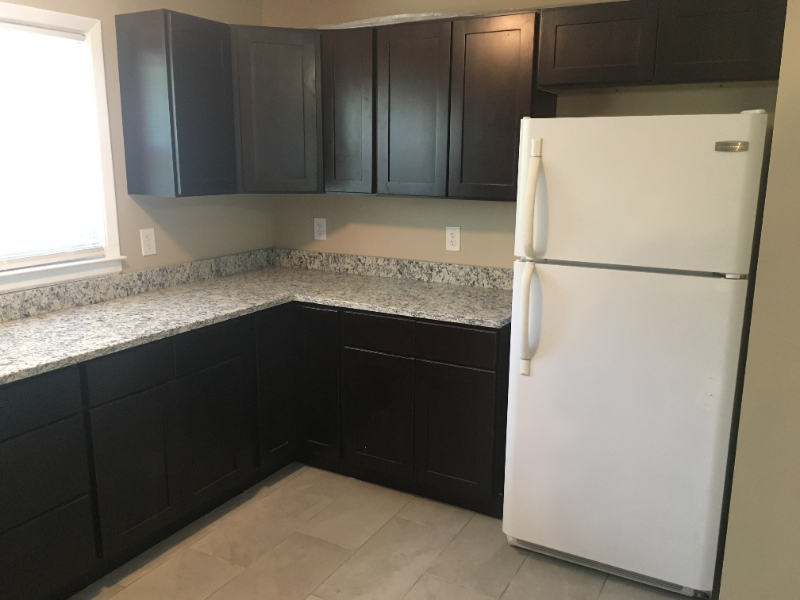 813 Hiawatha Dr - Photo 3 of 13