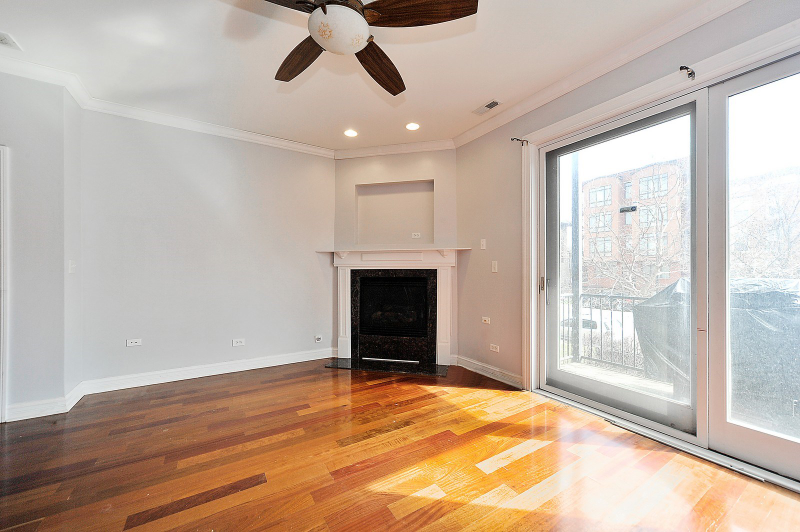 4418 S Indiana Ave #1S - Photo 3 of 12