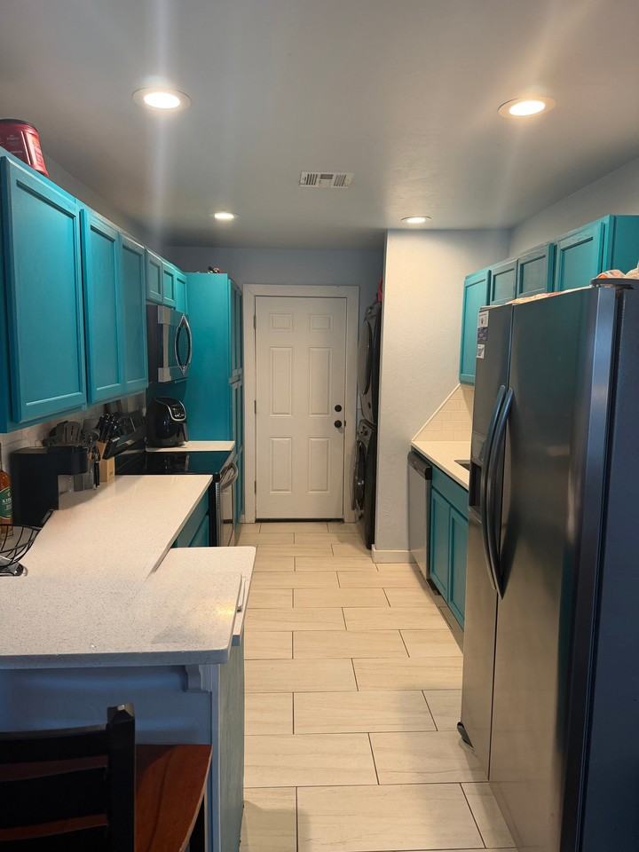 815 E Lindsey St - Photo 2 of 8