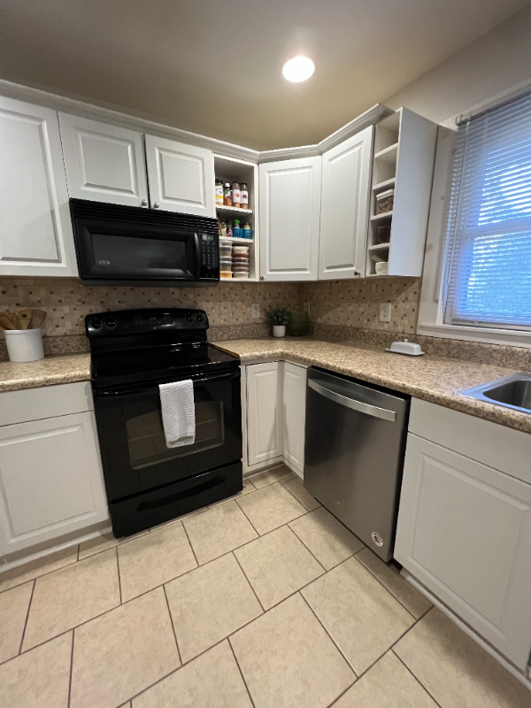 2758 Amelia Ave - Photo 3 of 23