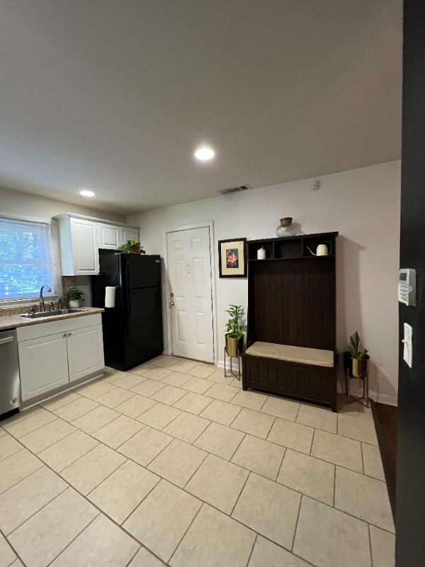 2758 Amelia Ave - Photo 6 of 23
