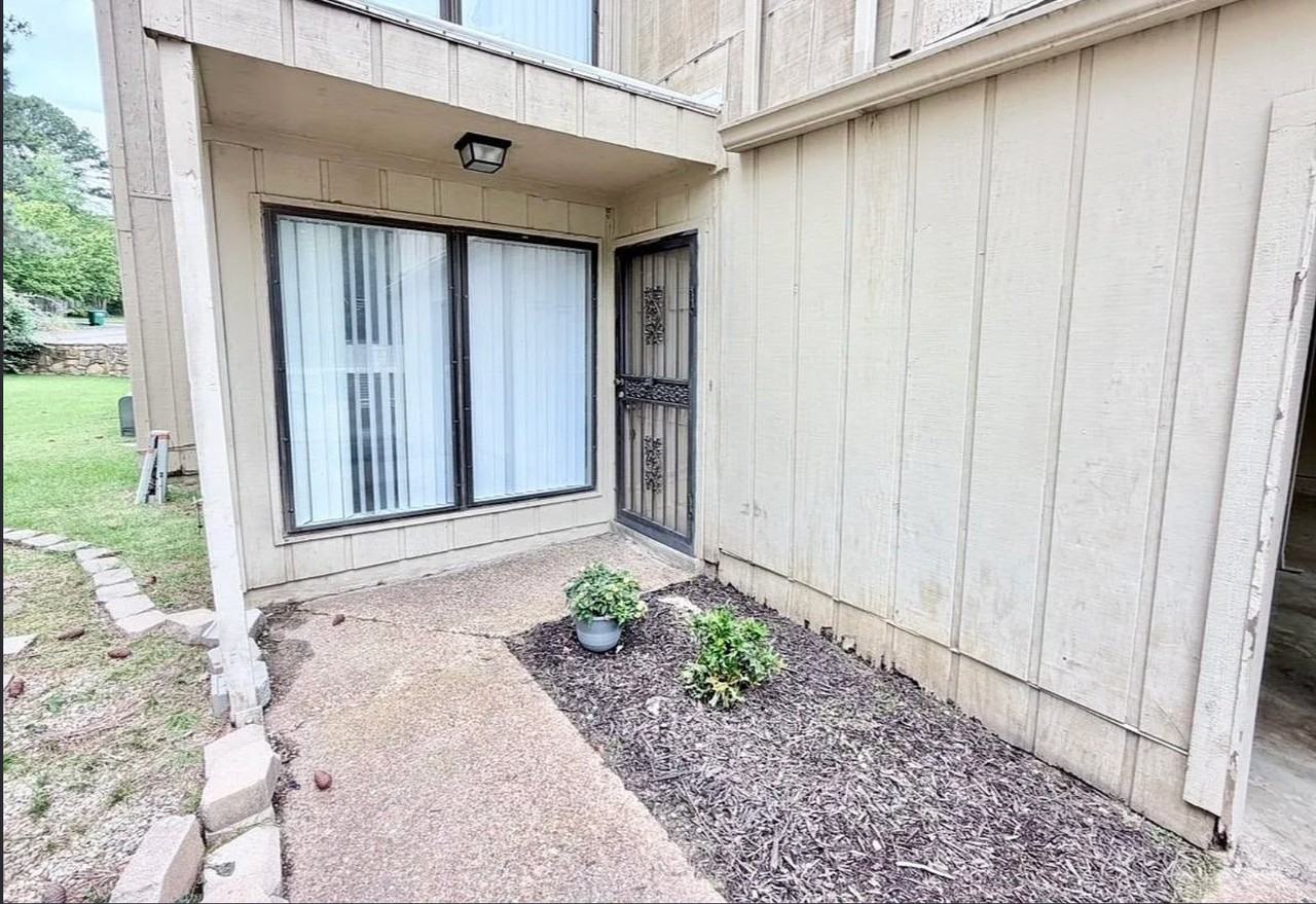 8406 Rockcreek Pkwy - Photo 2 of 23