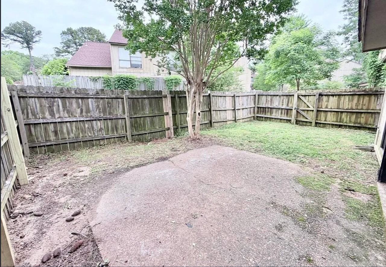 8406 Rockcreek Pkwy - Photo 4 of 23
