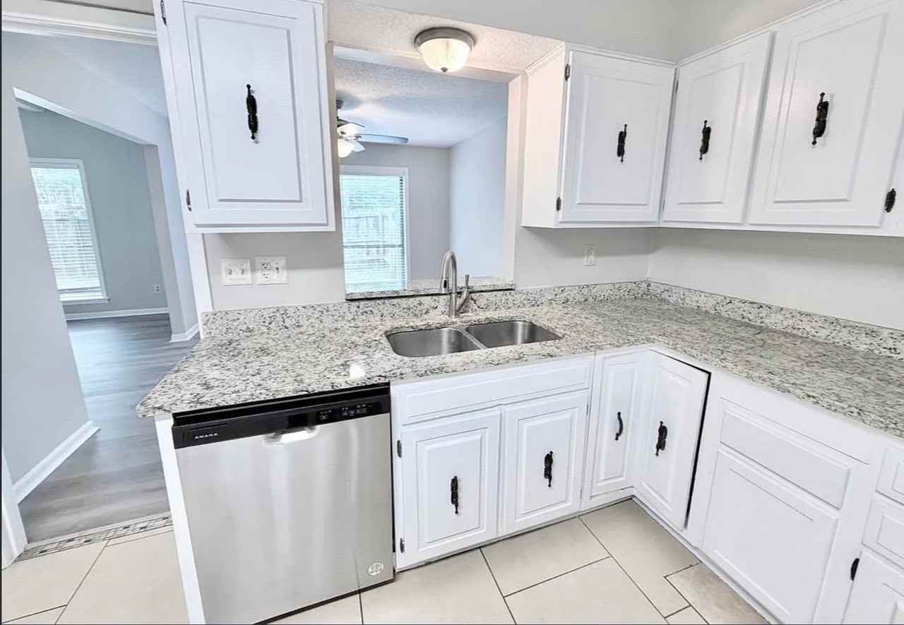 8406 Rockcreek Pkwy - Photo 7 of 23