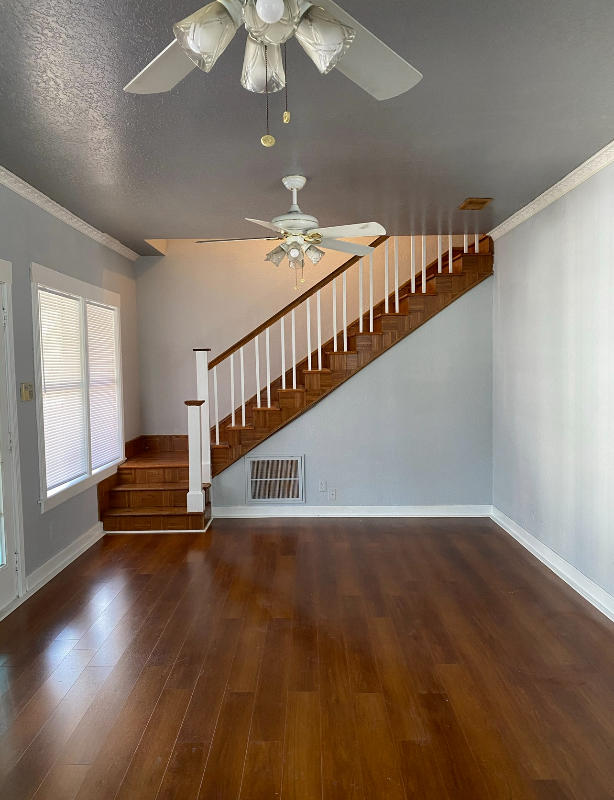 416 California Dr - Photo 3 of 12