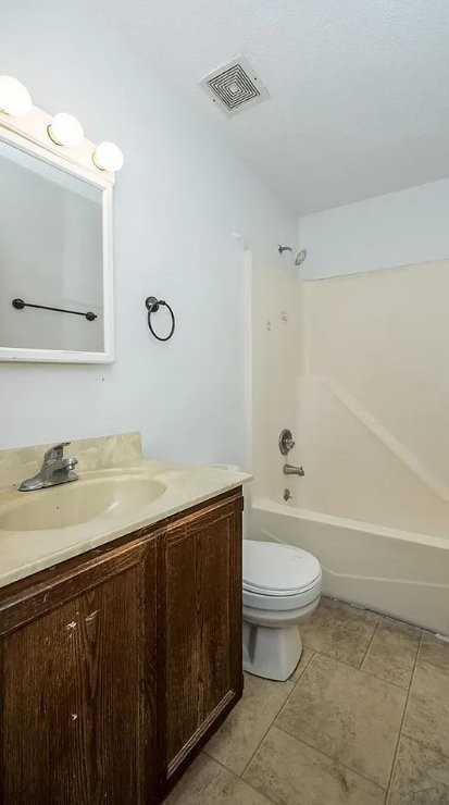 303 Campus Dr #303 - Photo 2 of 9