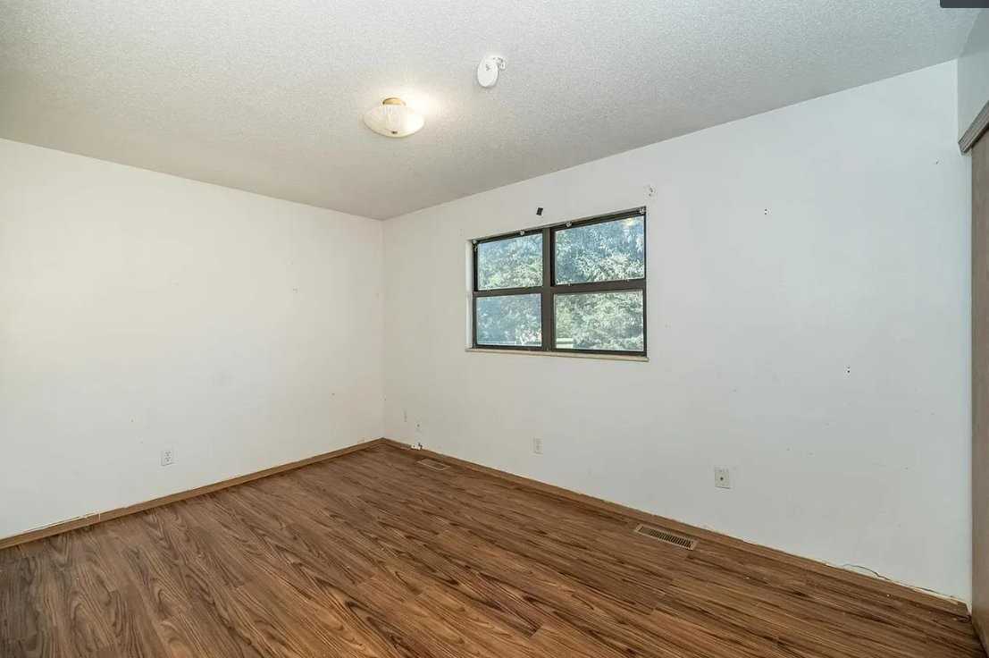 303 Campus Dr #303 - Photo 4 of 9