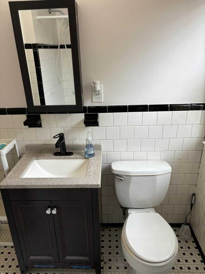 1913 Ramblewood Rd - Photo 3 of 5