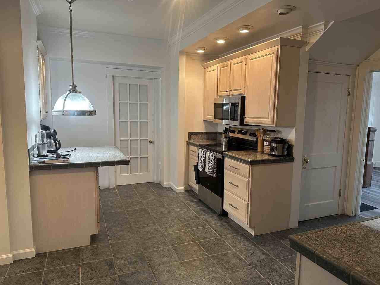 812 Tyler Ave - Photo 7 of 20