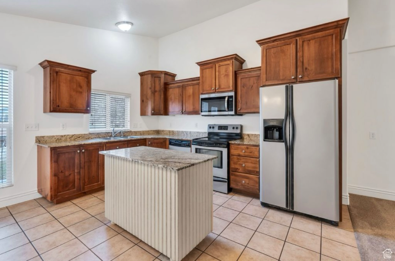 1145 E St - Photo 3 of 18