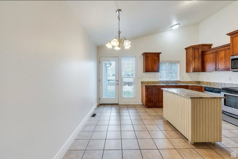 1145 E St - Photo 5 of 18