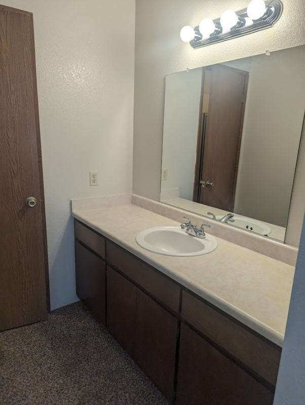 1229 Burton Ct #4 - Photo 3 of 11