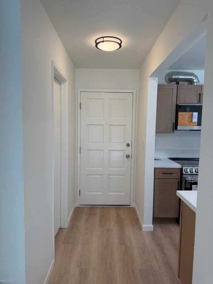 2038 Ascot Dr #D - Photo 2 of 33