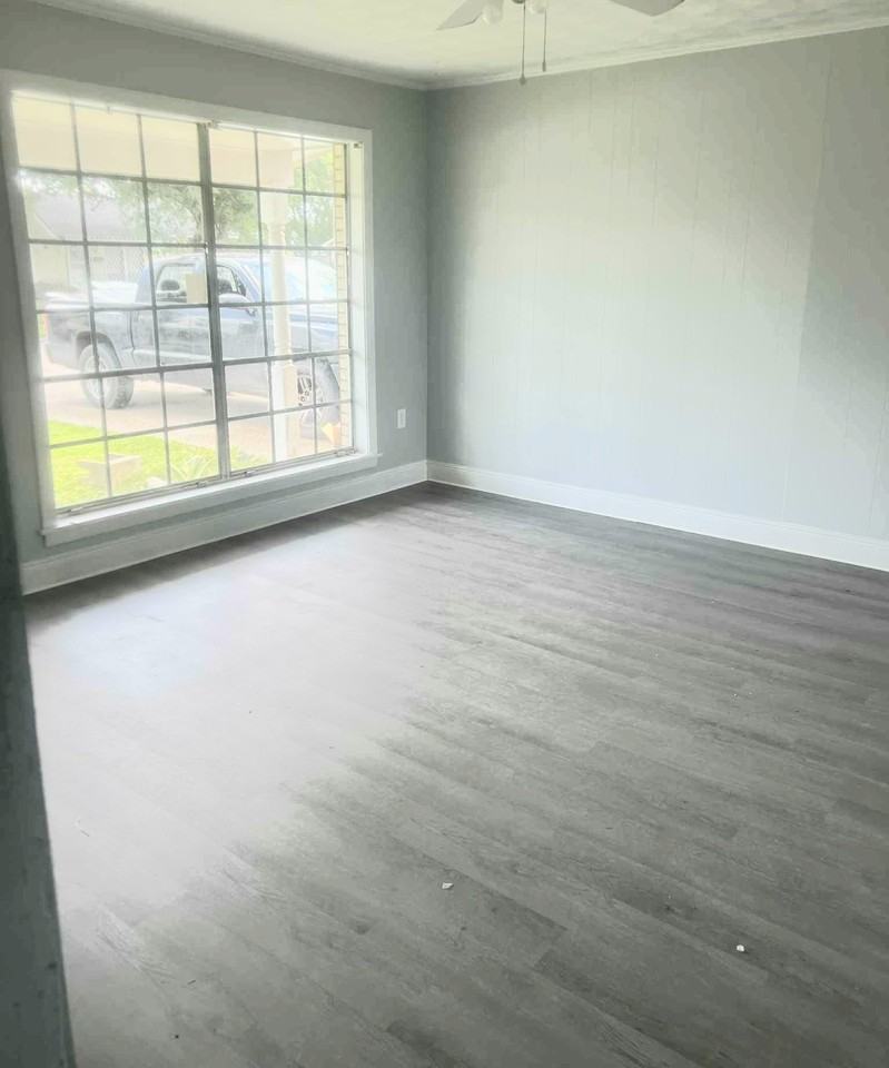 402 Holiday Dr - Photo 2 of 9