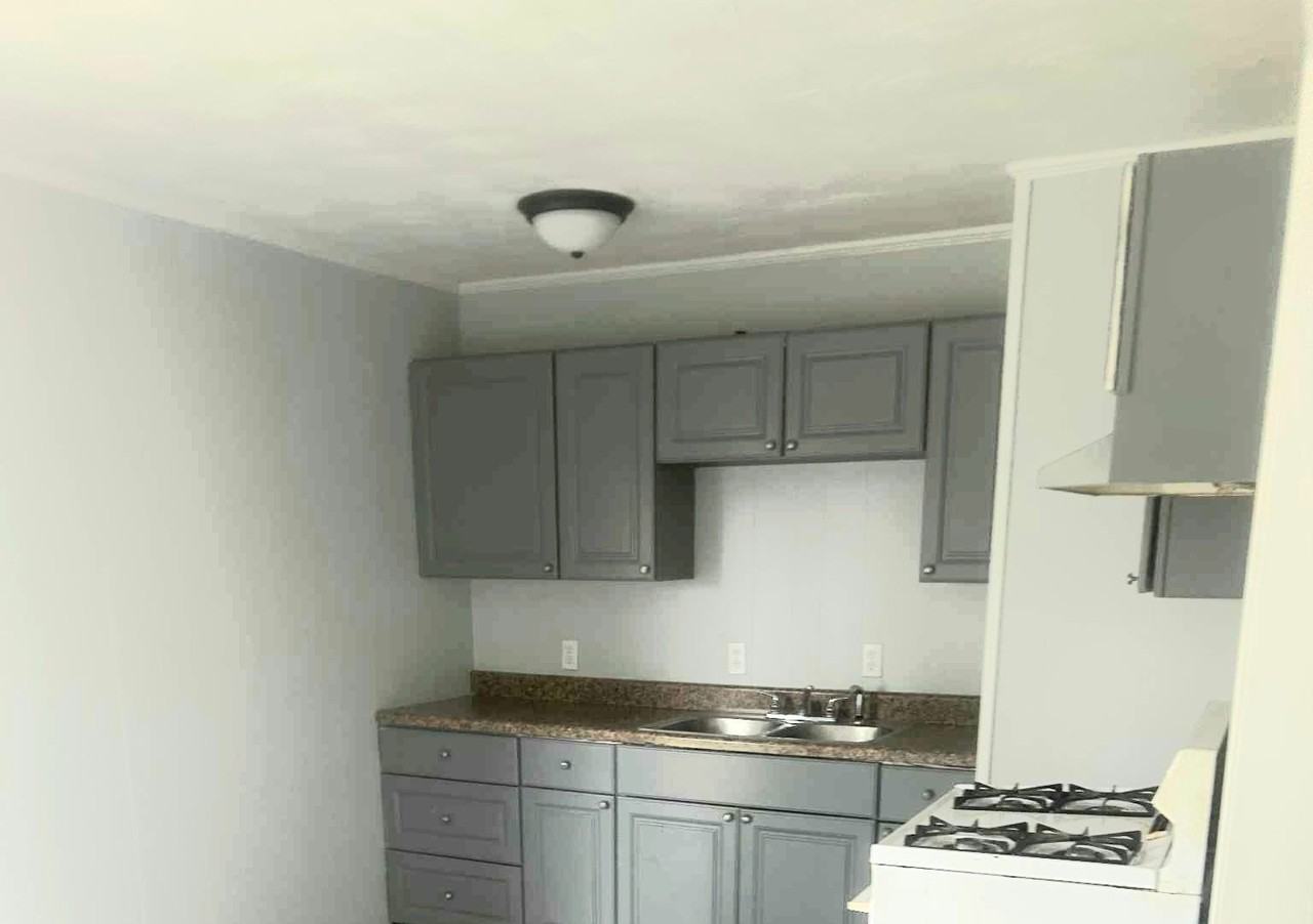 402 Holiday Dr - Photo 3 of 9